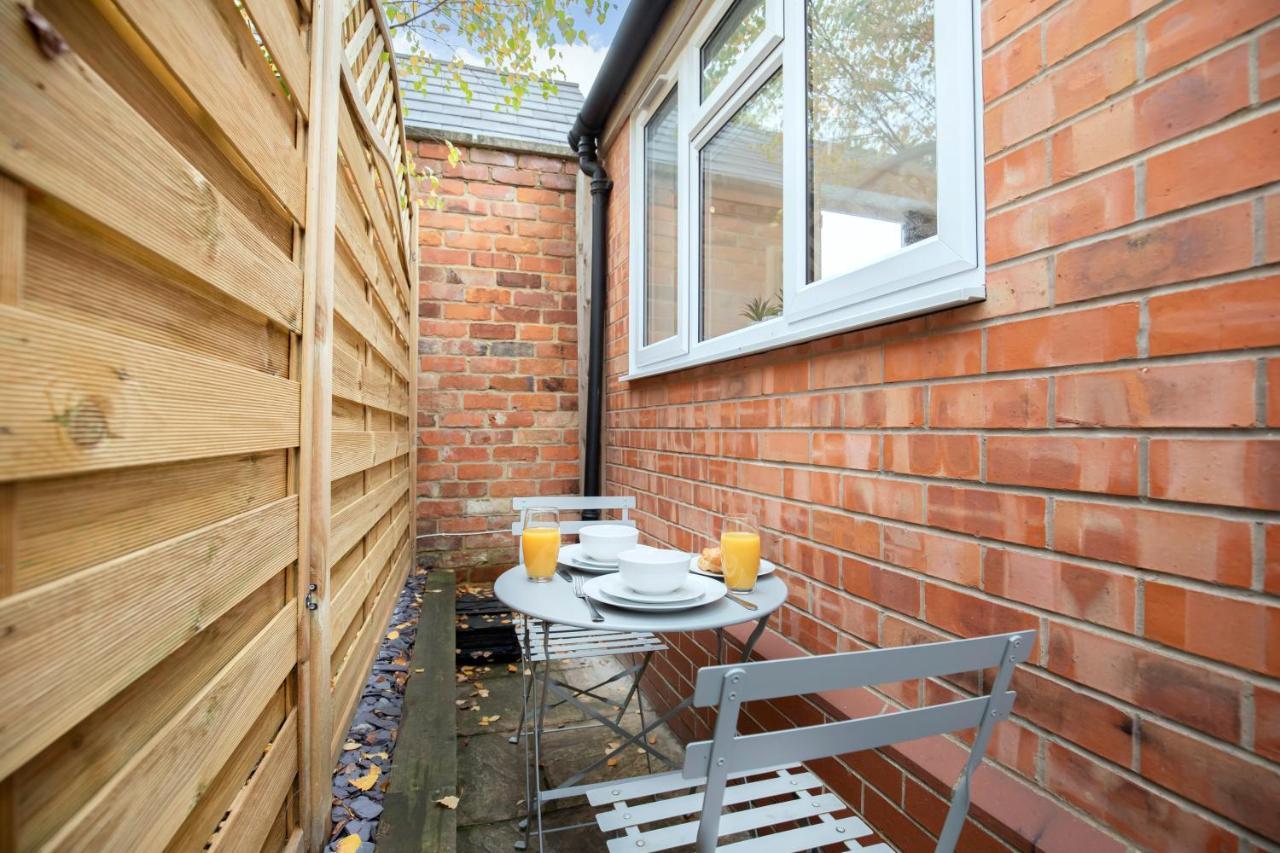 Modern Self Contained Studio Home Cheltenham Eksteriør bilde